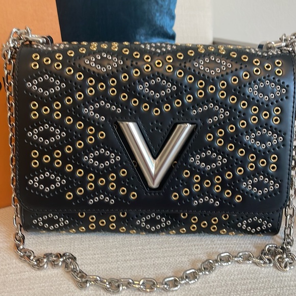 💎💙💎Limited Edition Authentic Louis Vuitton Twist MM Eyelet bag💙💎💙 - Picture 2 of 7